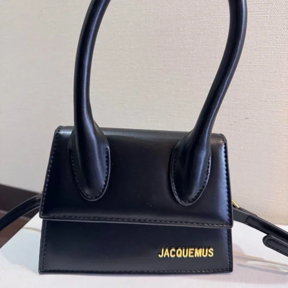 Jacquemus Black Mini Bag with Sleek Design - Picture 2 of 8